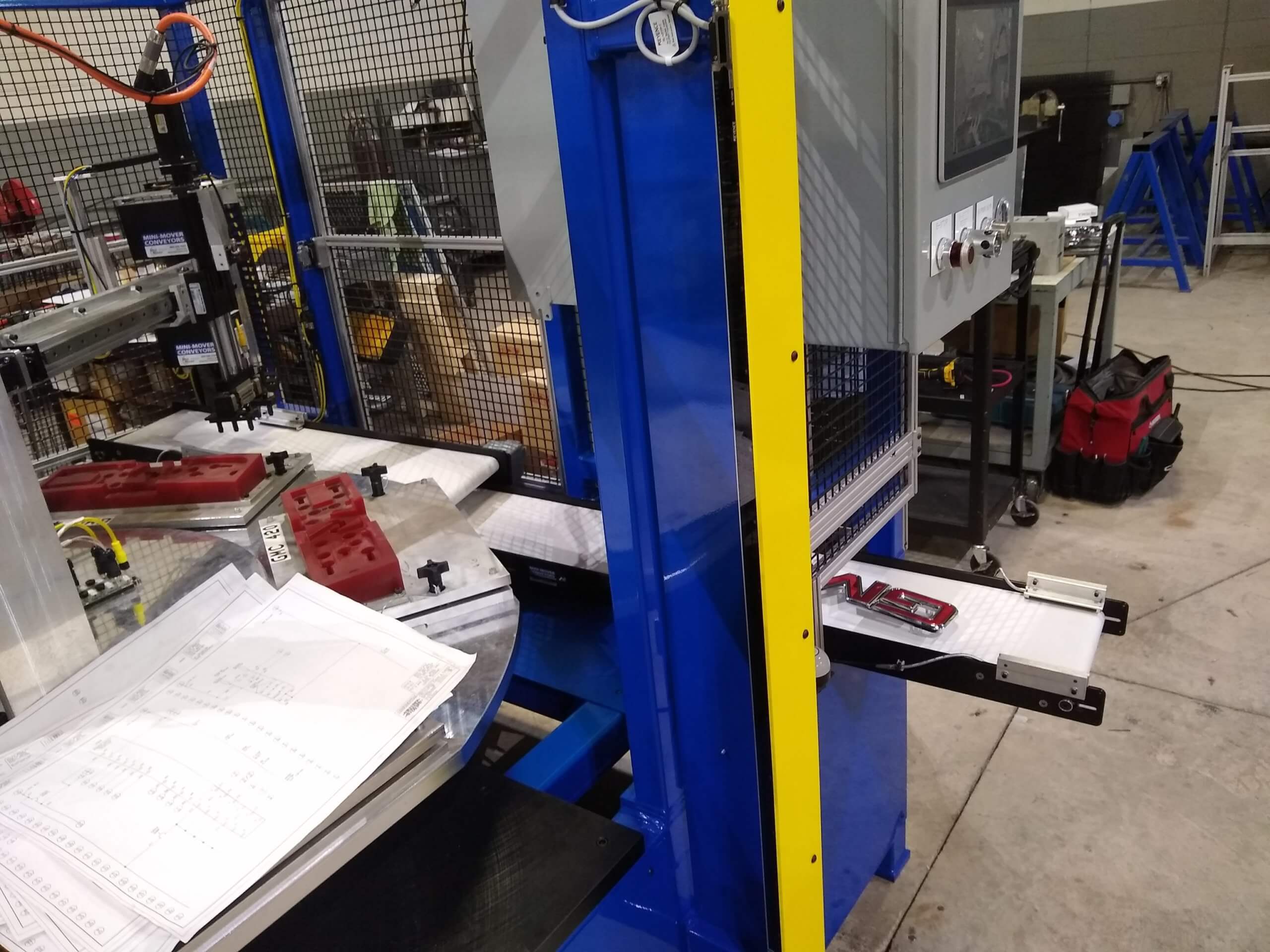 Auto Maker's Workcell Speeds up with Lite Series MiniMover Conveyors